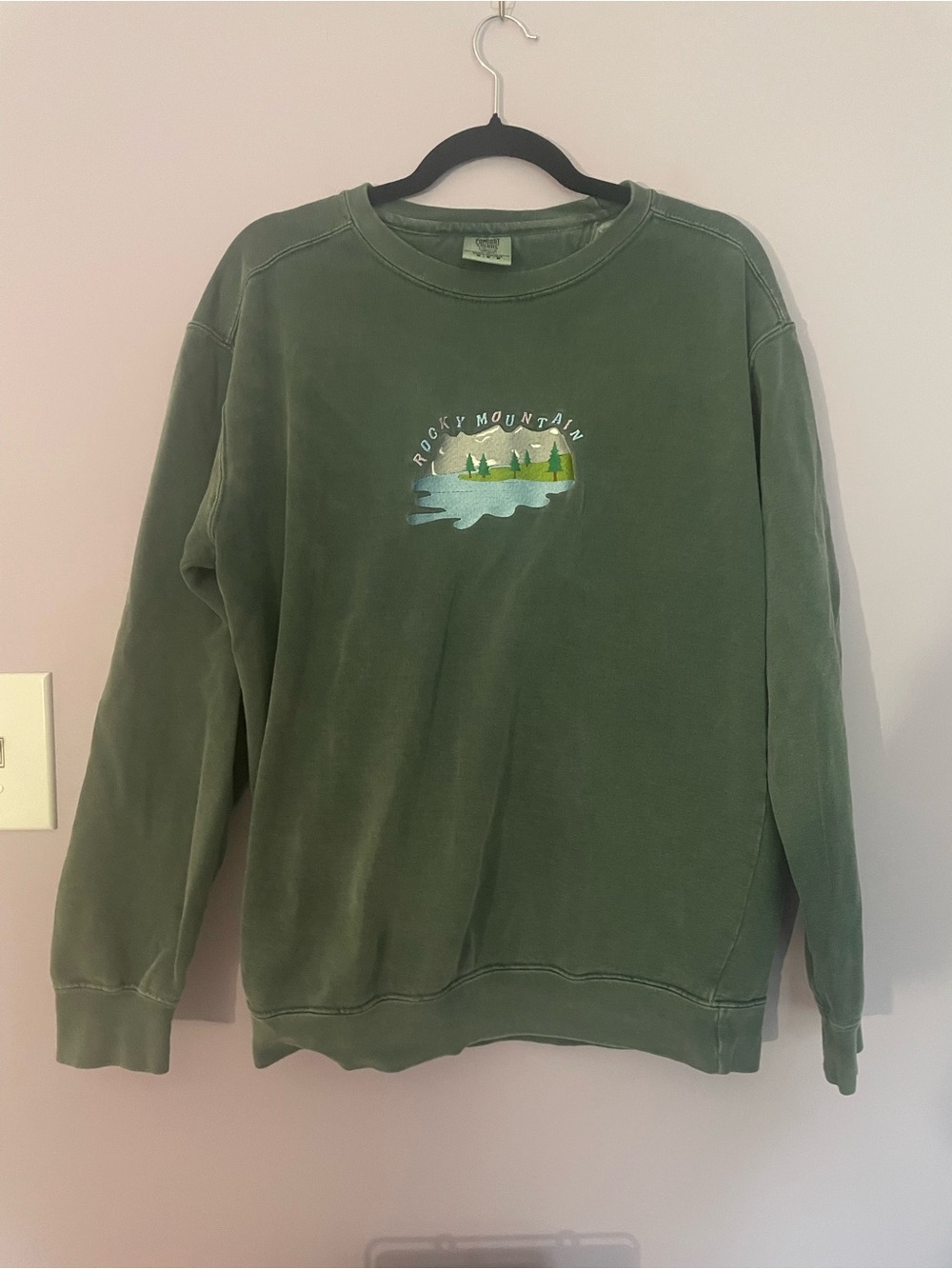 Rocky Mountain National Park Crewneck Embroidered size M Green Comfort Colors